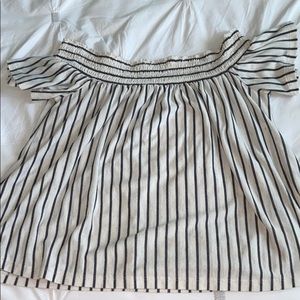 American Eagle off the shoulders top